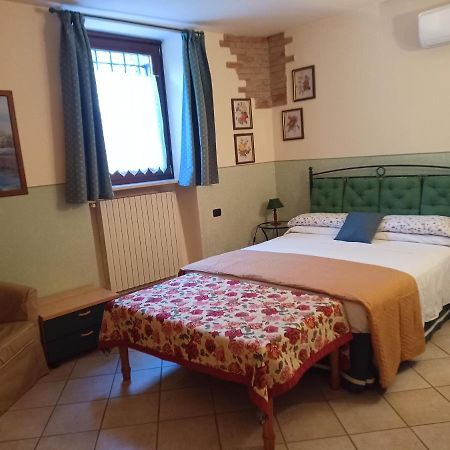 B&B Renzano Bedrooms 萨罗 外观 照片