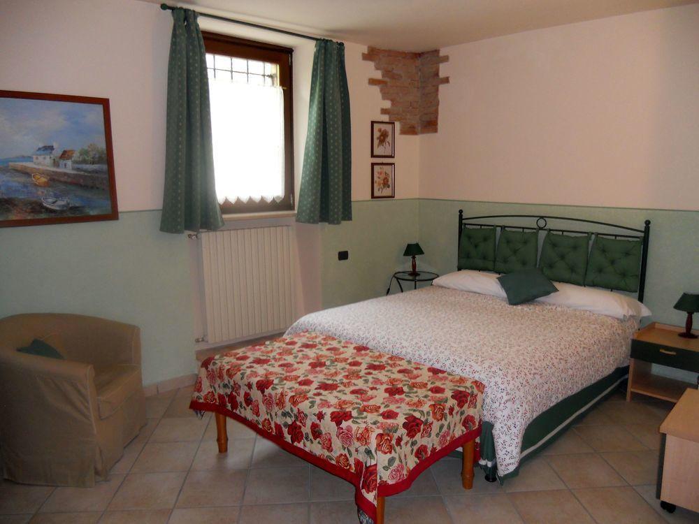 B&B Renzano Bedrooms 萨罗 外观 照片